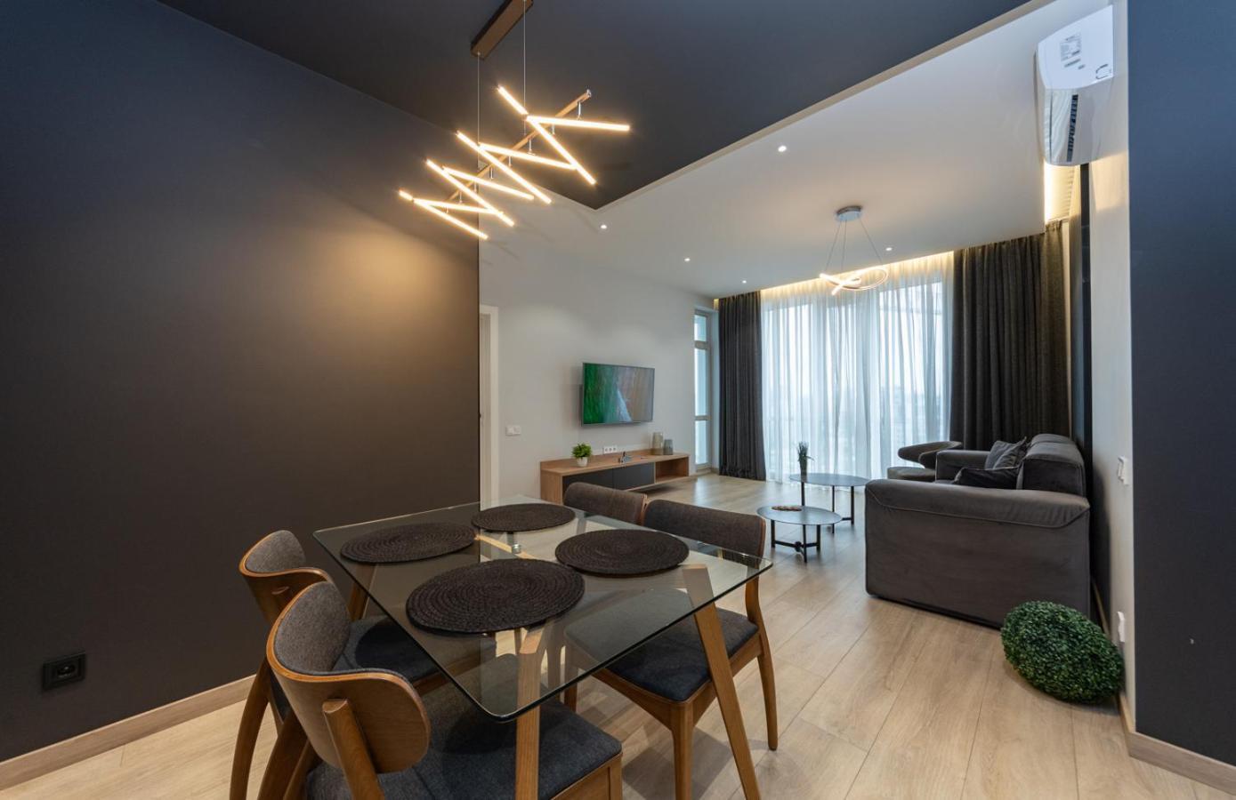 Royal Tower Residence Big Vip Apartment In Center Floor 27 Kiev Exterior foto
