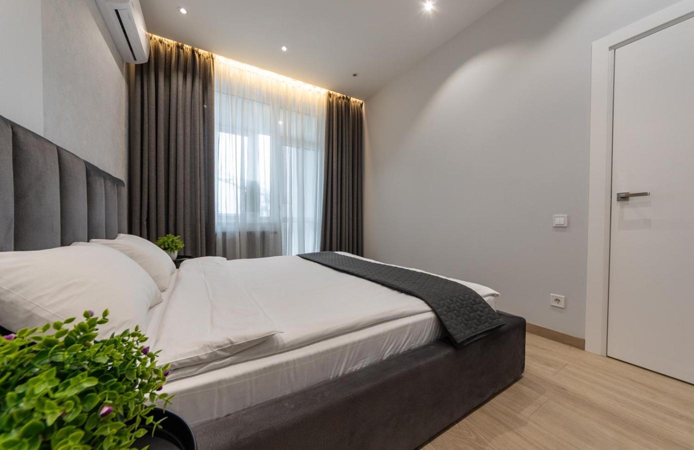 Royal Tower Residence Big Vip Apartment In Center Floor 27 Kiev Exterior foto