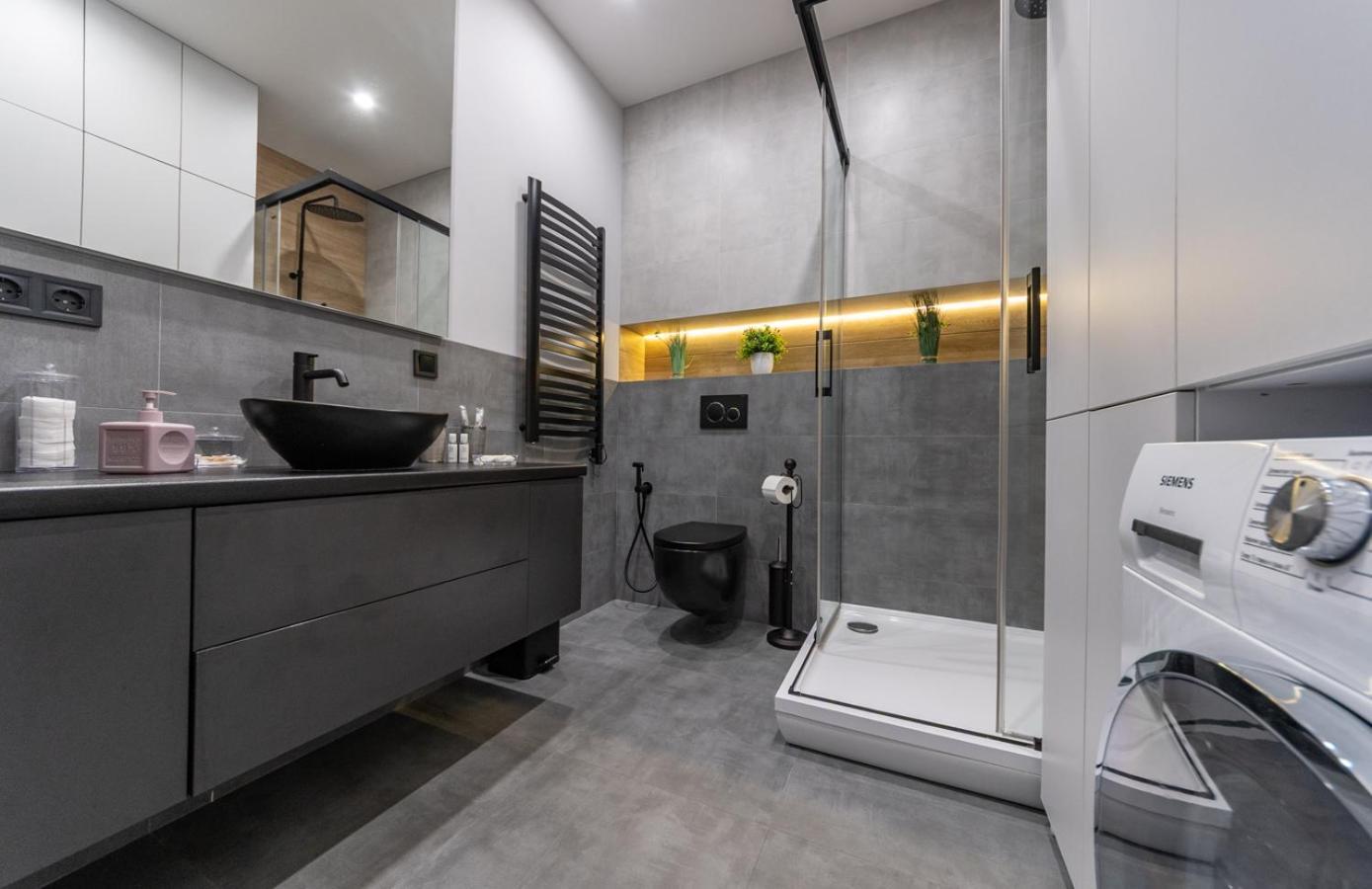 Royal Tower Residence Big Vip Apartment In Center Floor 27 Kiev Exterior foto