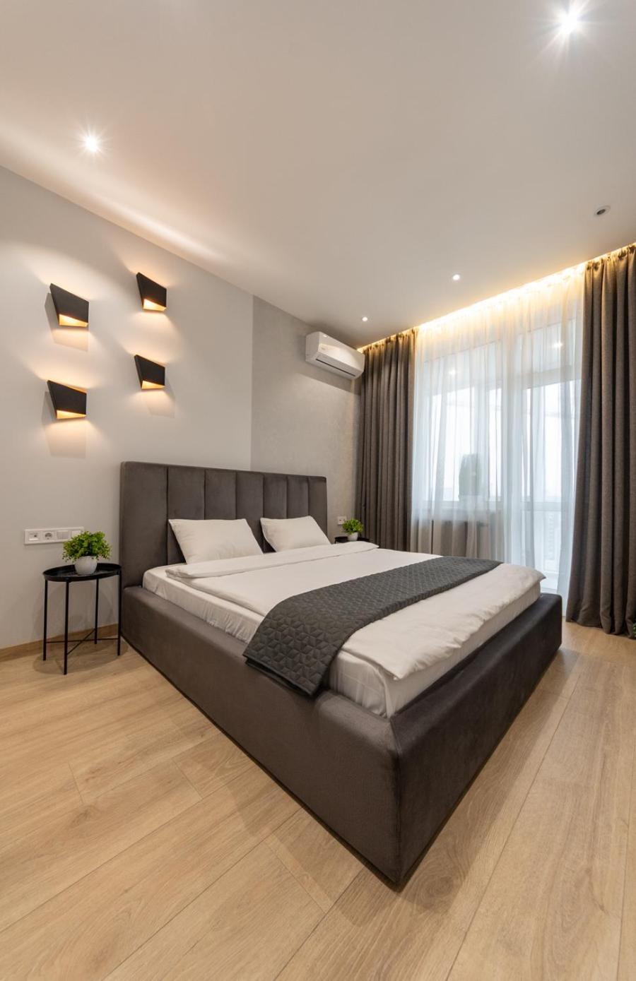 Royal Tower Residence Big Vip Apartment In Center Floor 27 Kiev Exterior foto