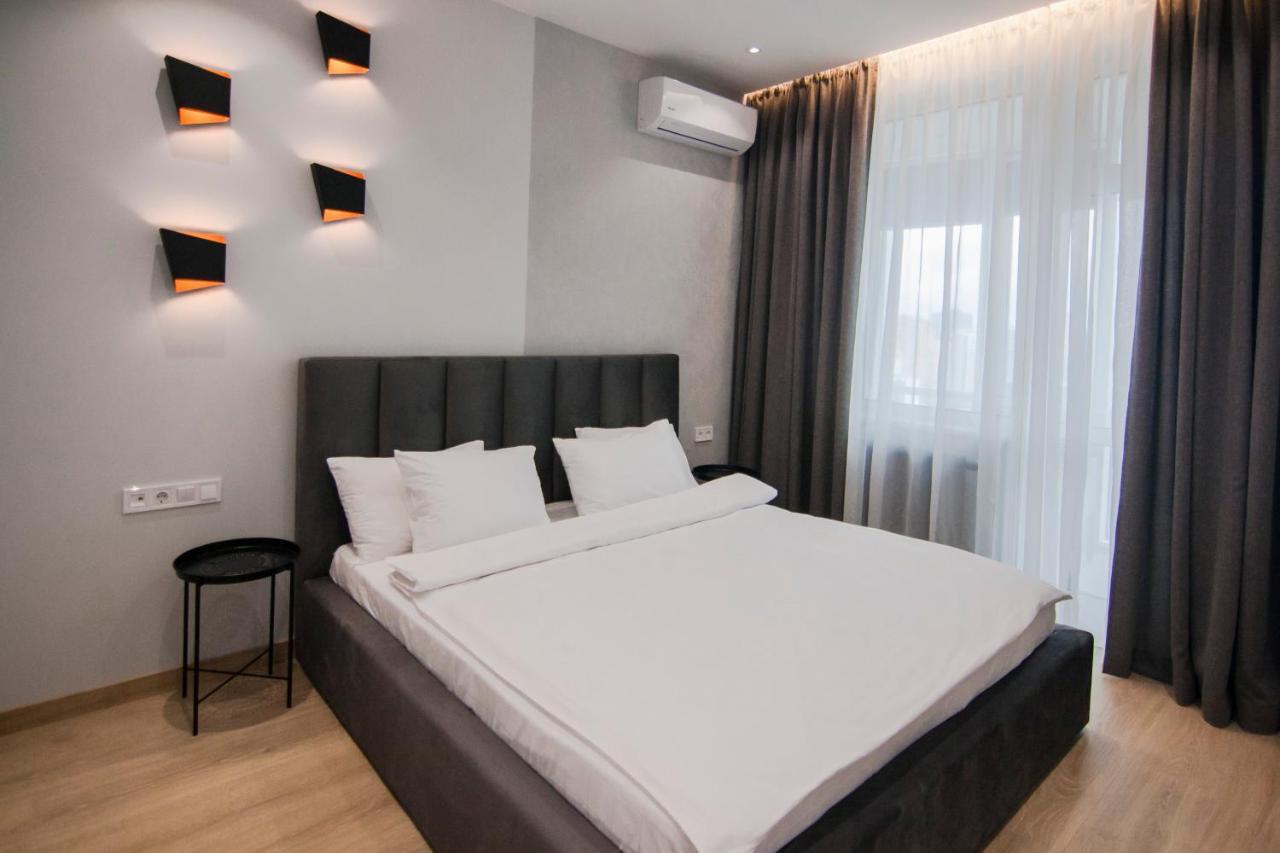 Royal Tower Residence Big Vip Apartment In Center Floor 27 Kiev Exterior foto