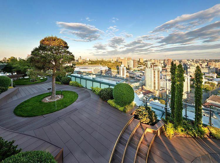 Royal Tower Residence Big Vip Apartment In Center Floor 27 Kiev Exterior foto